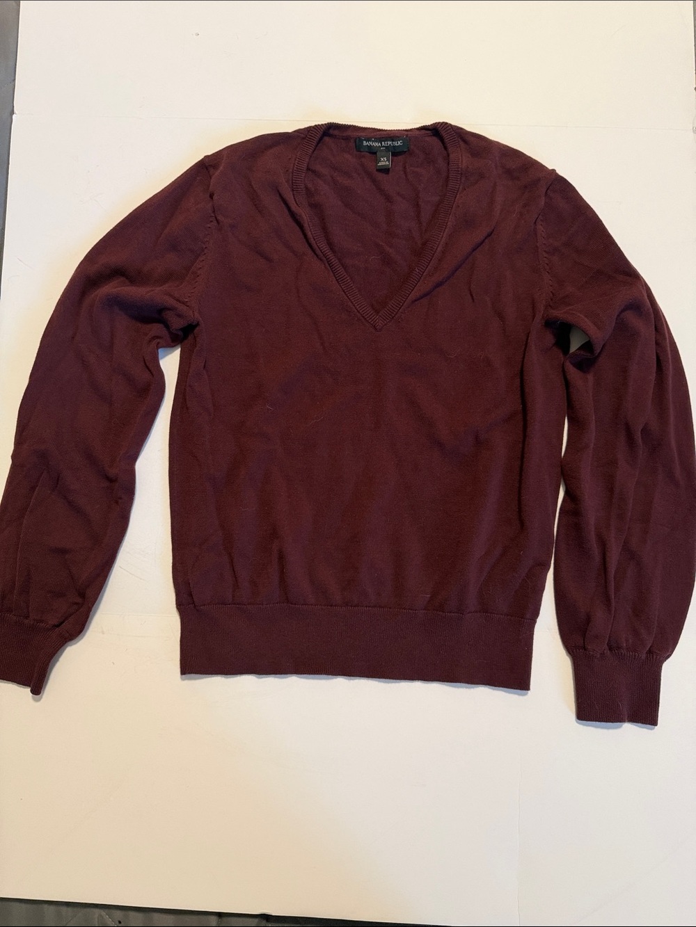 Banana Republic Men's V-Neck Sweater - Maroon